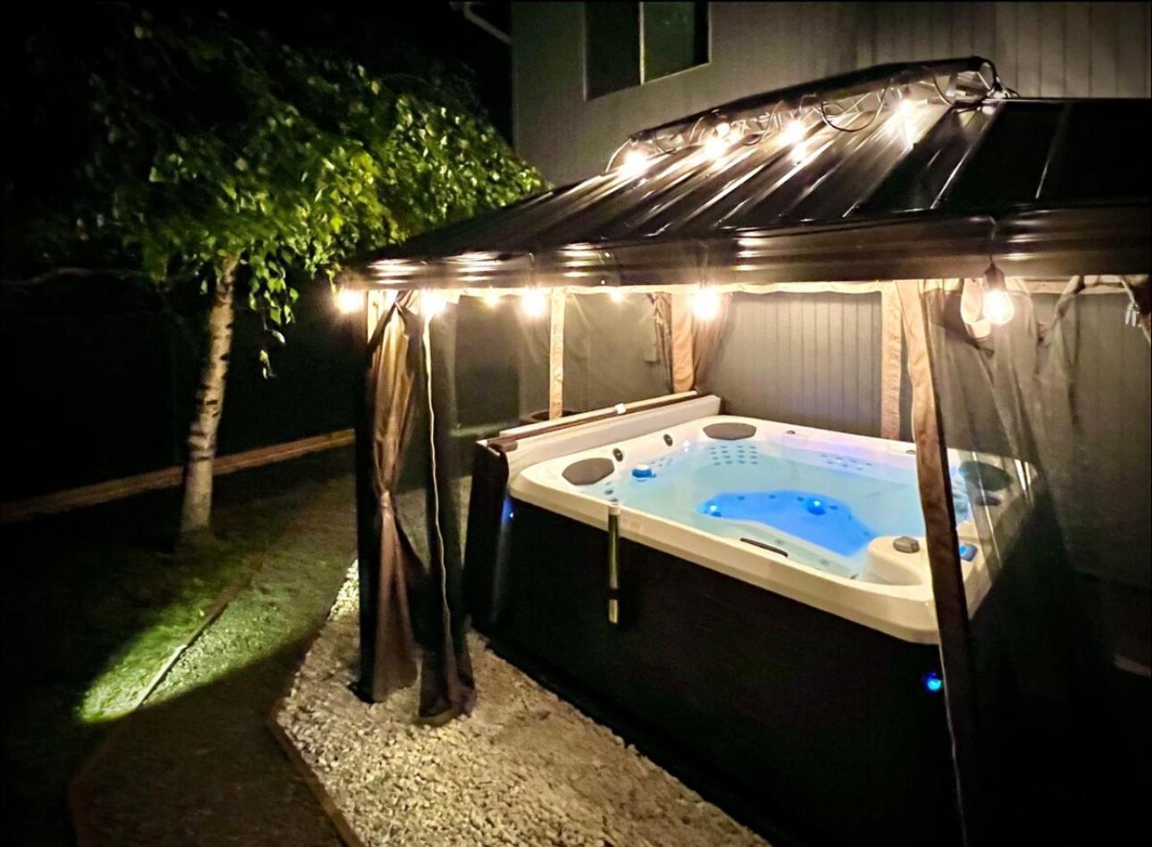 Private Level Of The House With Spa Gresham Εξωτερικό φωτογραφία