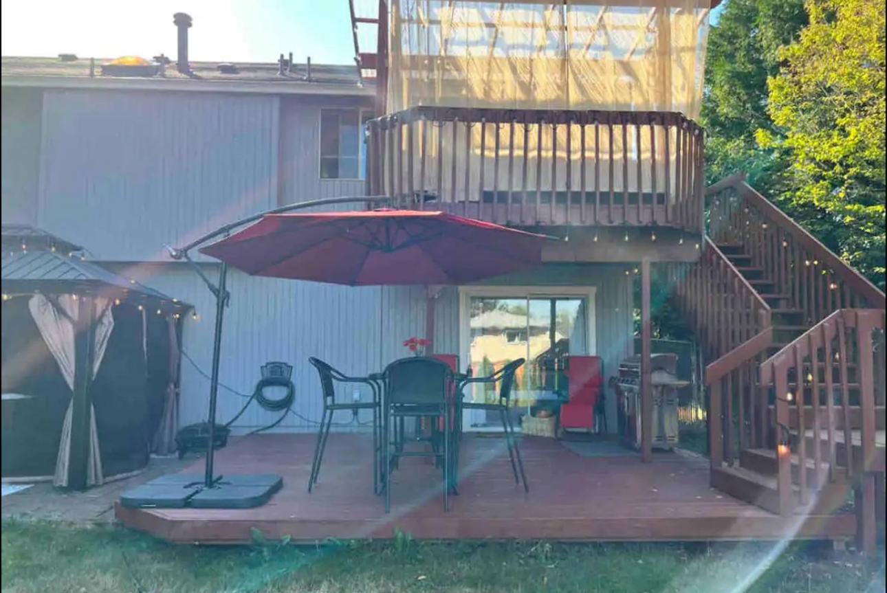 Private Level Of The House With Spa Gresham Εξωτερικό φωτογραφία