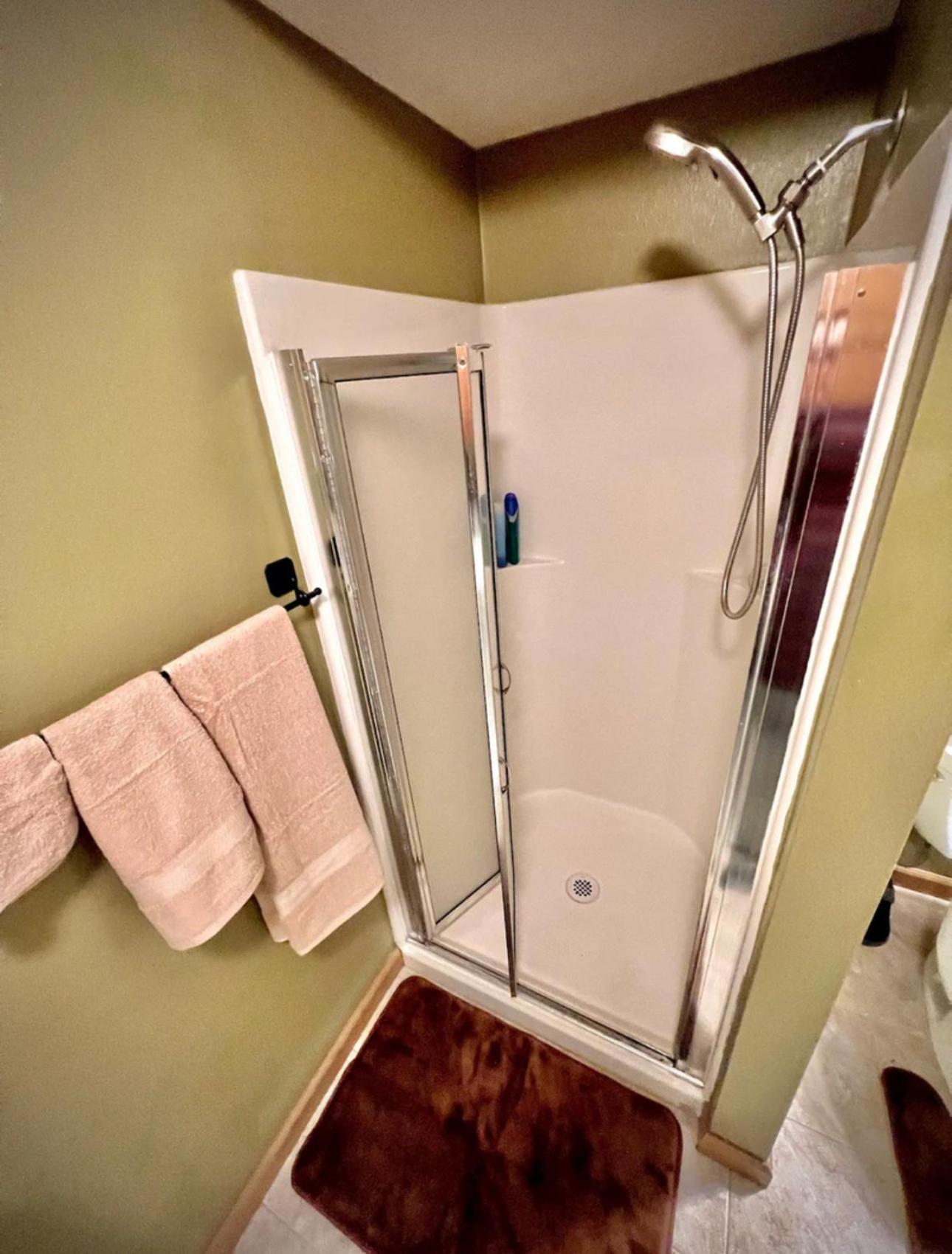Private Level Of The House With Spa Gresham Εξωτερικό φωτογραφία